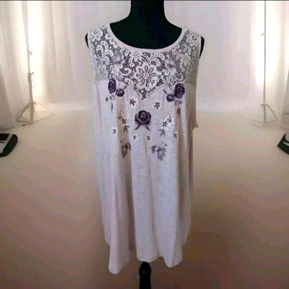 Torrid Slub Embroidered Lace Yoke Tank Lilac purple floral 3X - Picture 2 of 10